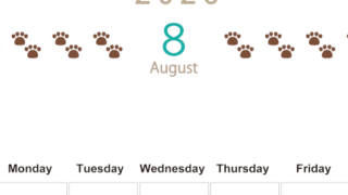 2026年8月カレンダーは縦型日曜始まりで猫の自由きままな足あとがおしゃれかわいいデザインなのでおすすめ：無料(2026-01230810)