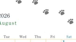 2026年8月カレンダーは縦型月曜始まりで猫が自由気ままに歩き回った足あとがかわいい♪ダウンロード無料♪(2026-01260811)